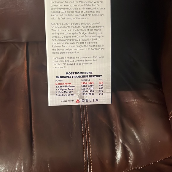 Braves fans!!  Hank Aaron Statue brand new mint condition - Picture 3 of 3